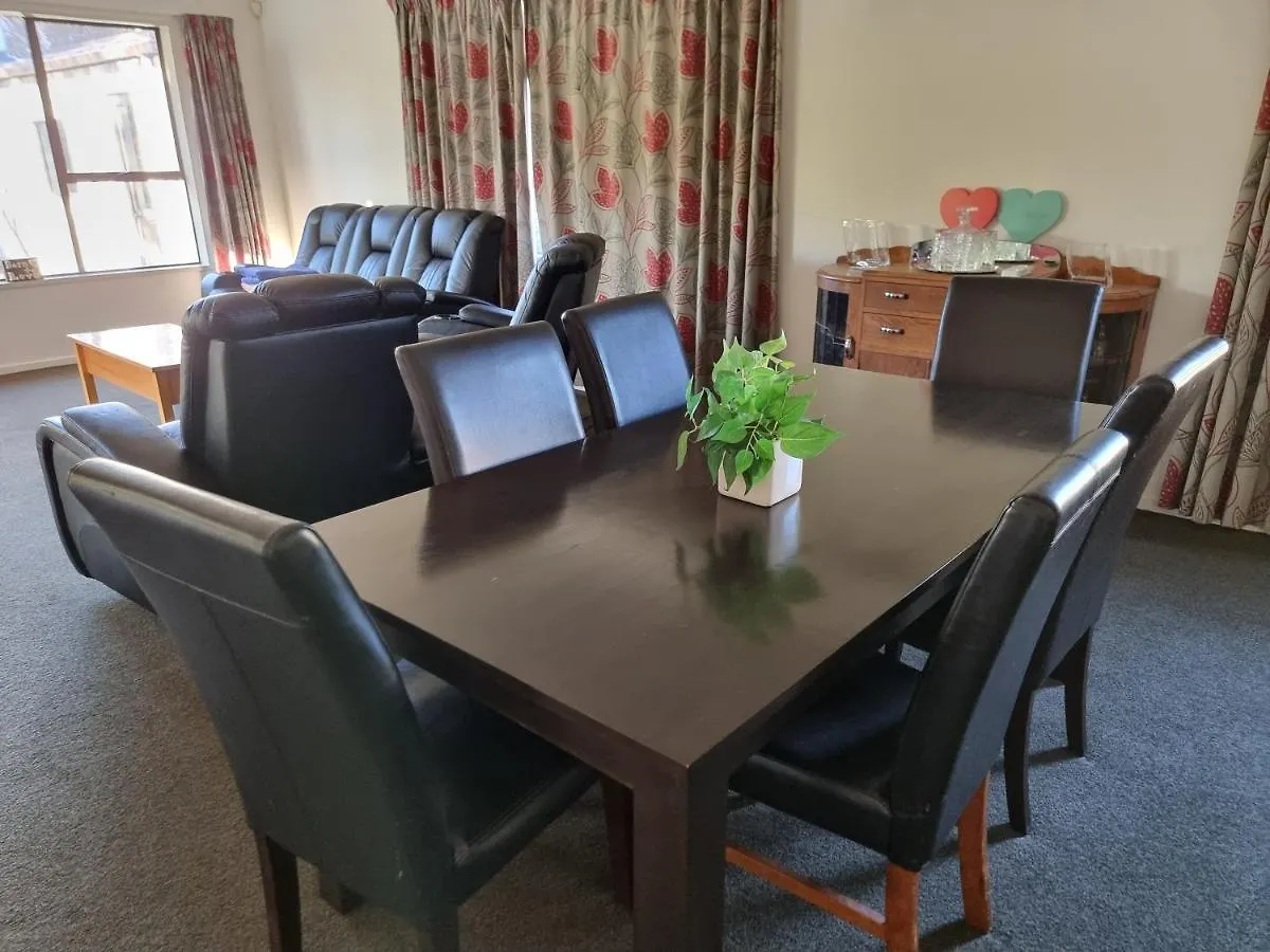 4Bed 2Bath House 5 Mins Walk To Palms & Golf Club Vila Christchurch Casa de Férias