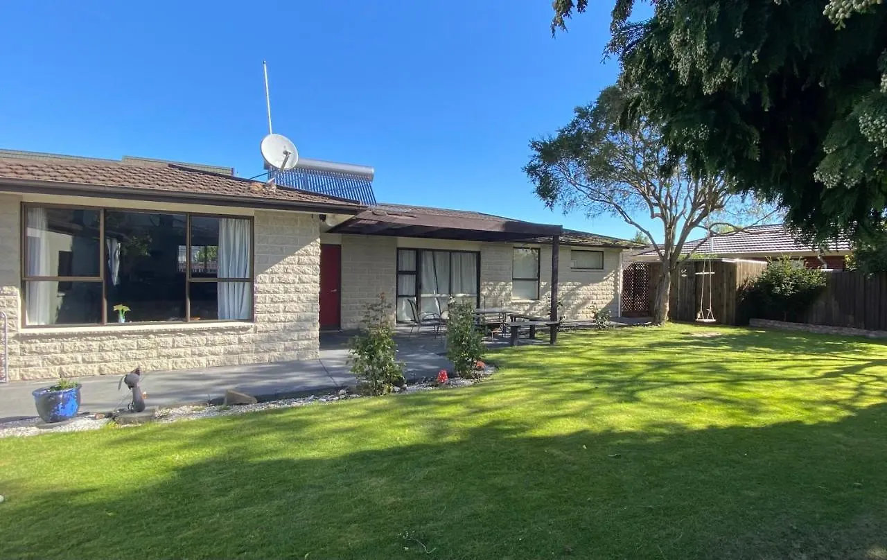 4Bed 2Bath House 5 Mins Walk To Palms & Golf Club Villa Christchurch 0*,  New Zealand